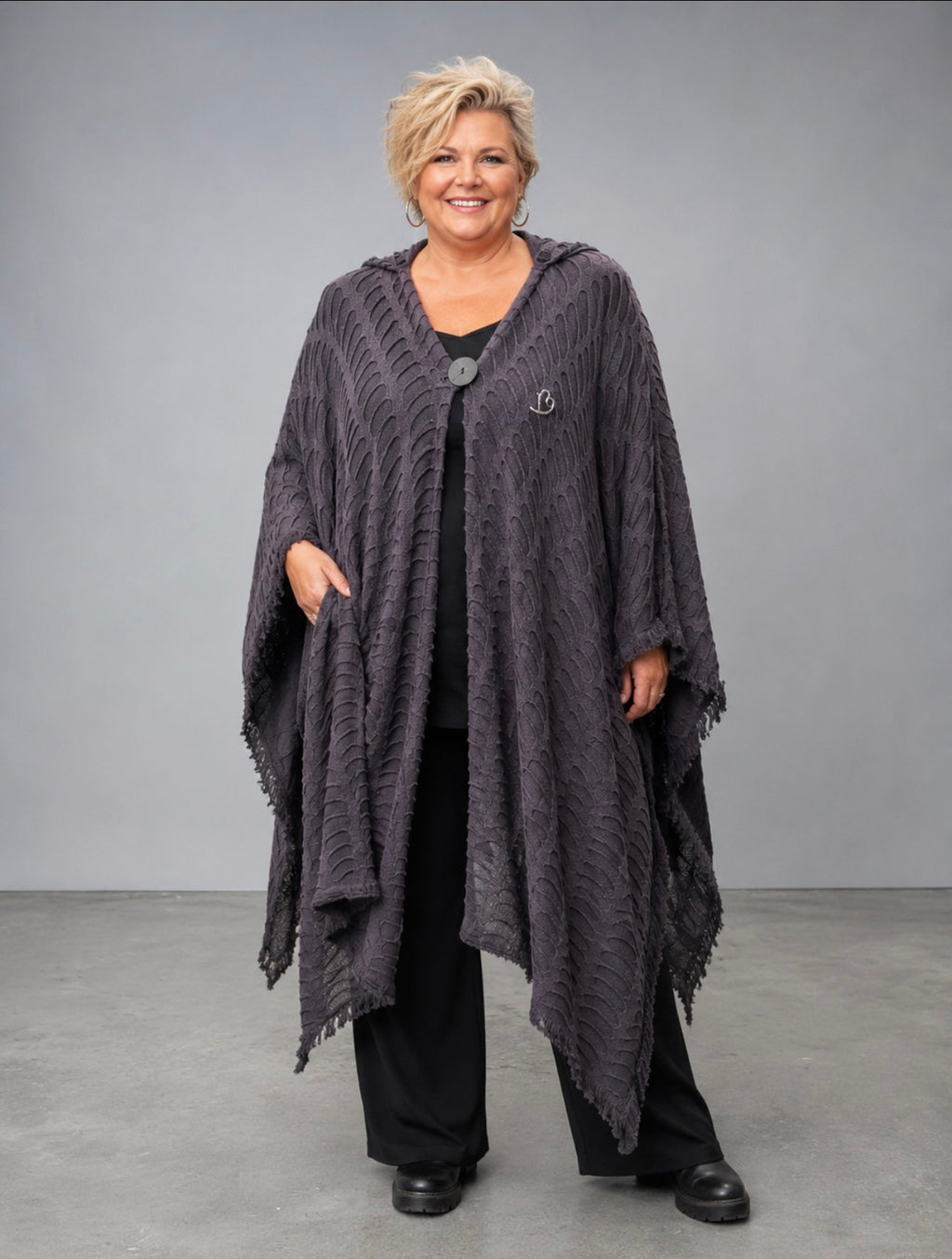 Prachtige cape poncho met lange punt muts achterkant One size