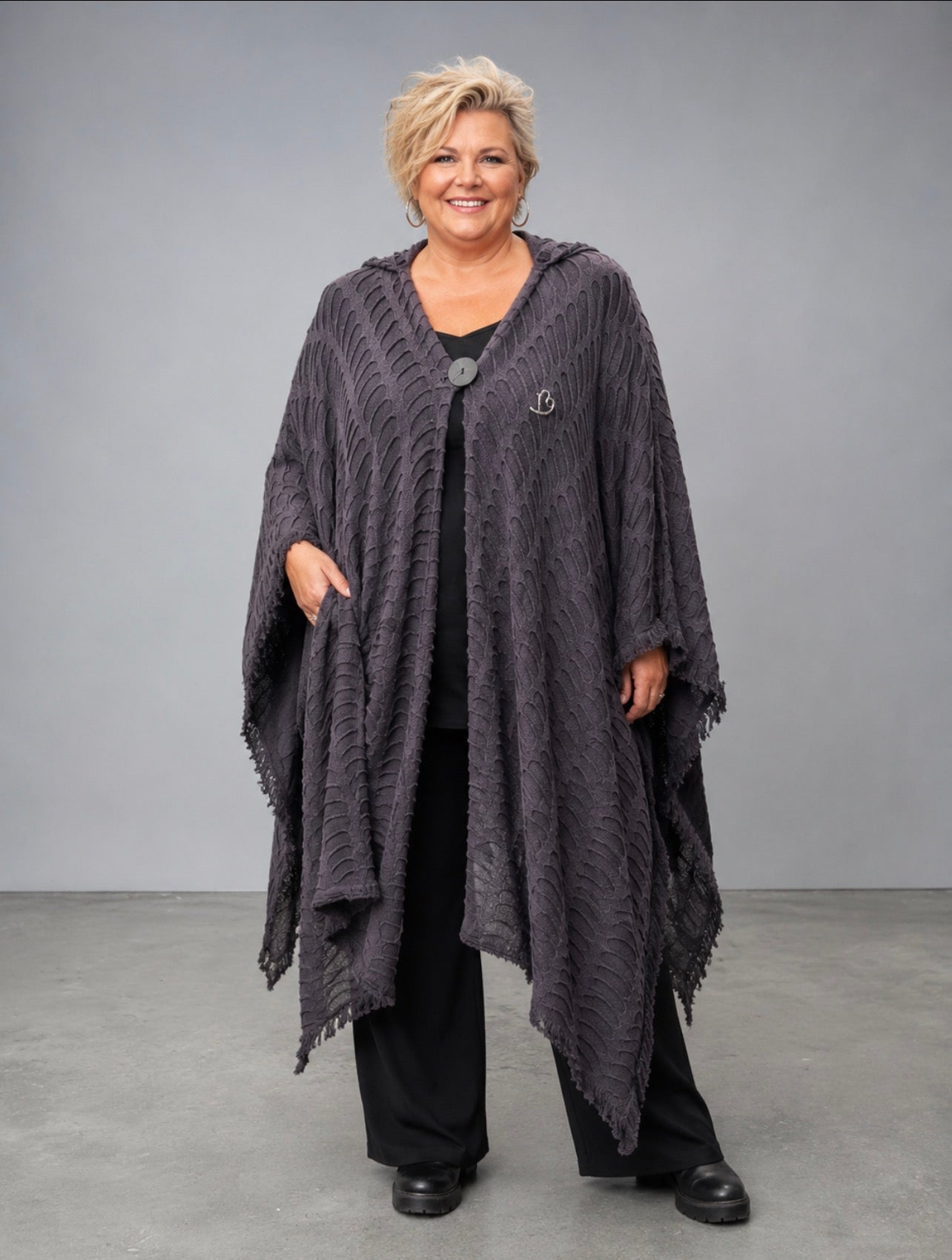 Prachtige cape poncho met lange punt muts achterkant One size