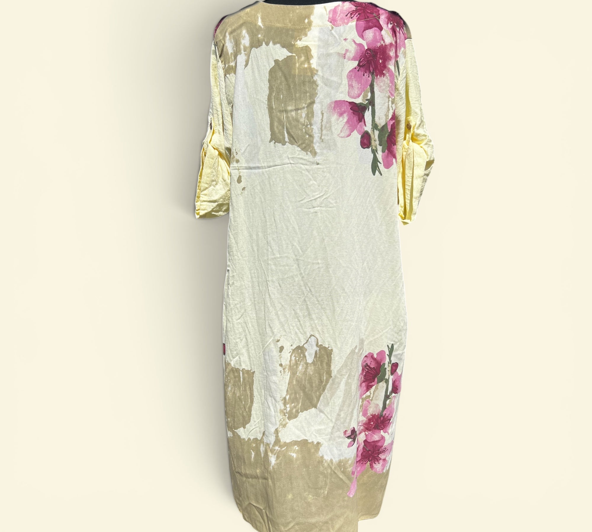 Linnen look jurk in zacht geel met bloemen motief One size past voor  46-48