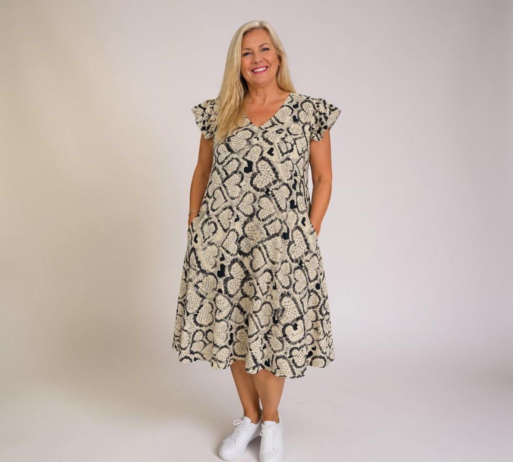 Prachtig Klokkend Alijn jurkje met hartjes Plus size tot maat 58