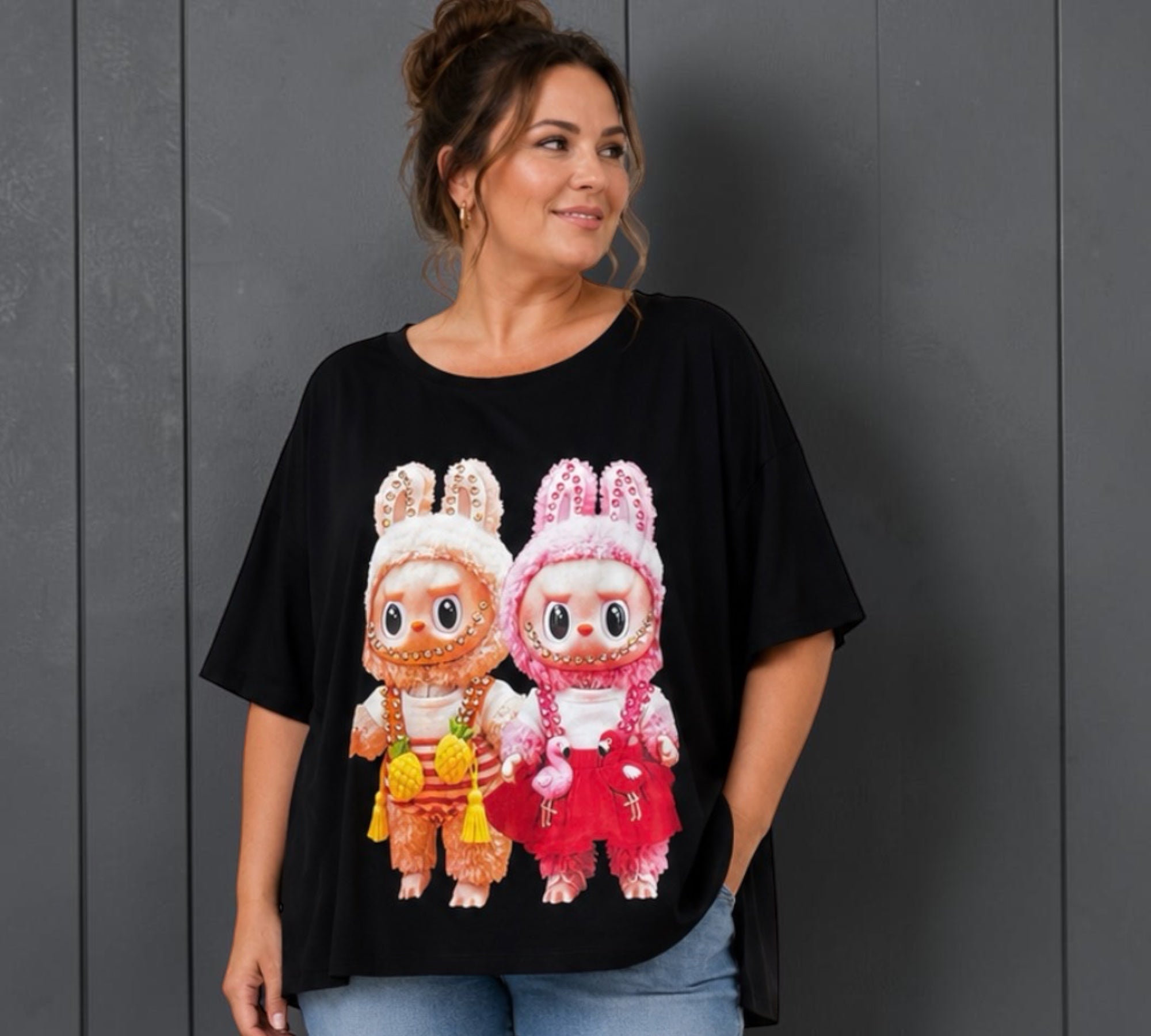 Loose fit shirt met Labubu popjes  One size past voor meerdere maten