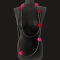 Ketting met stoffen bolletjes