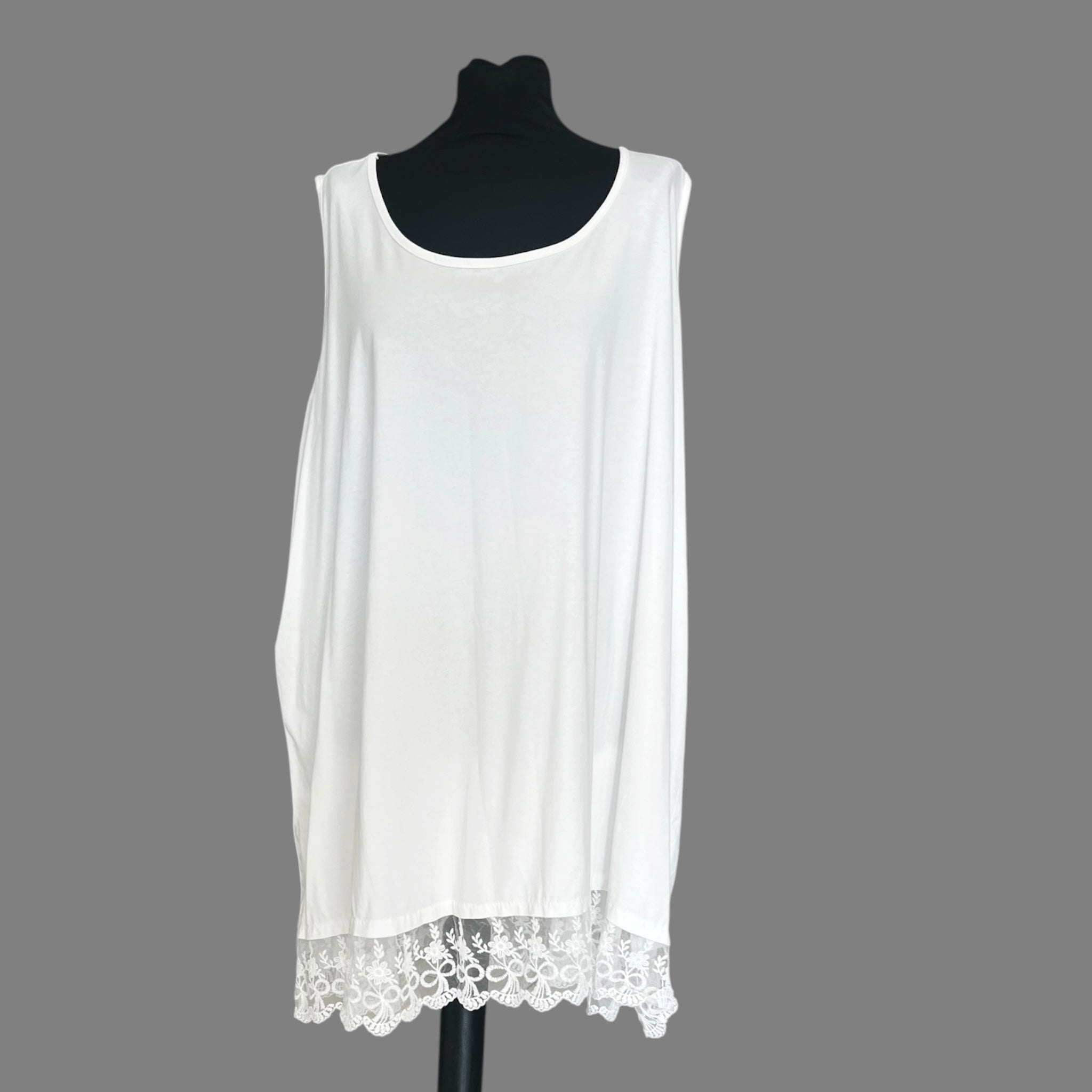 Moonshine top wit met kant maat 54-56-58