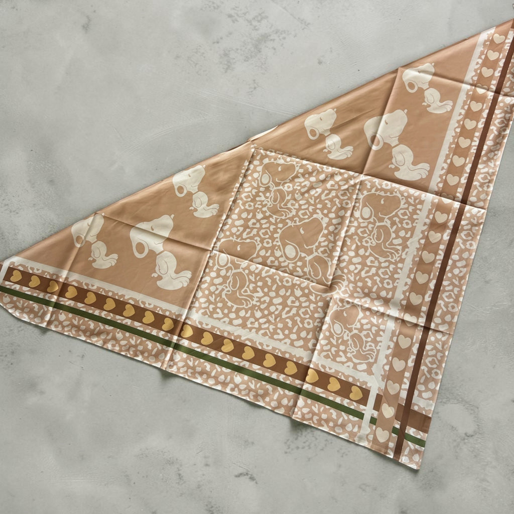 Grote driehoek sjaal omslag doek in beige tinten en Snoopy