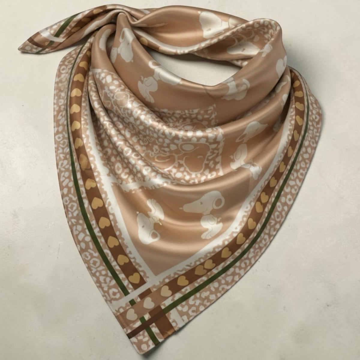 Grote driehoek sjaal omslag doek in beige tinten en Snoopy