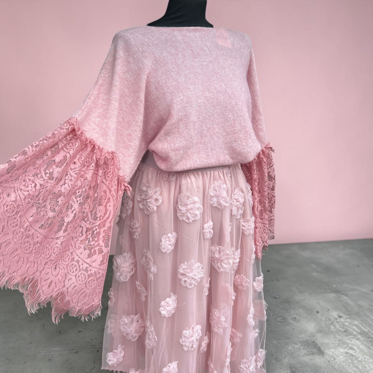 Dunne trui met kanten flair mouwen roze pat voor 40-42-44