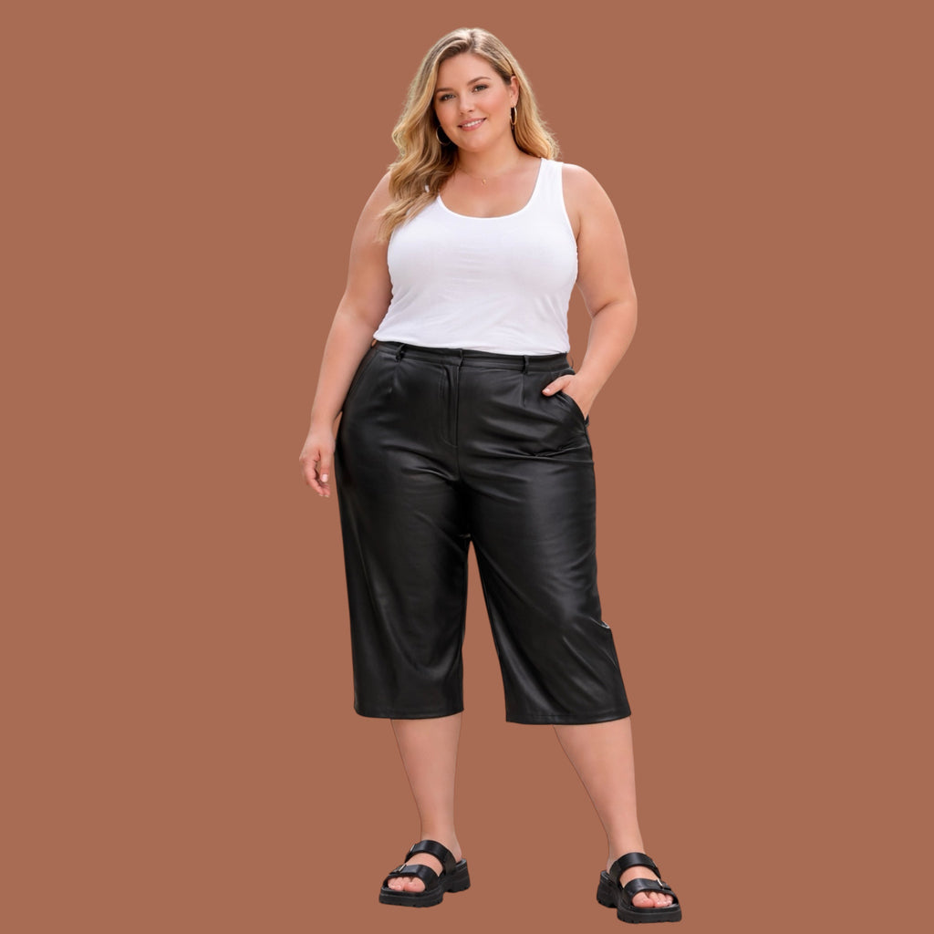 Ulla Popken Fake leren broek 3/4 over knie  maat 60-62-64 zwart