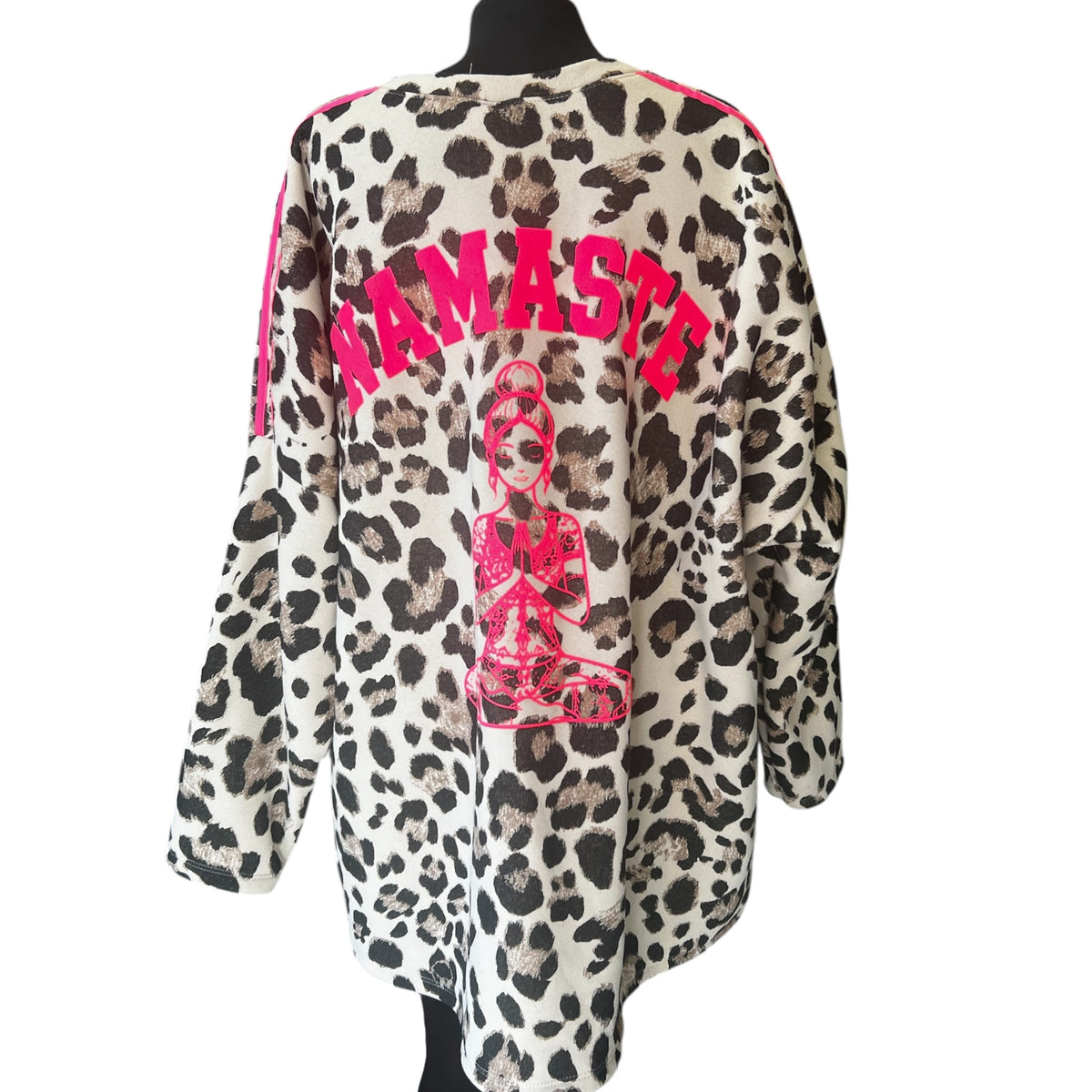 Dik sweatshirt in panterprint met achter NAMASTE One size past voor 48 tot 58