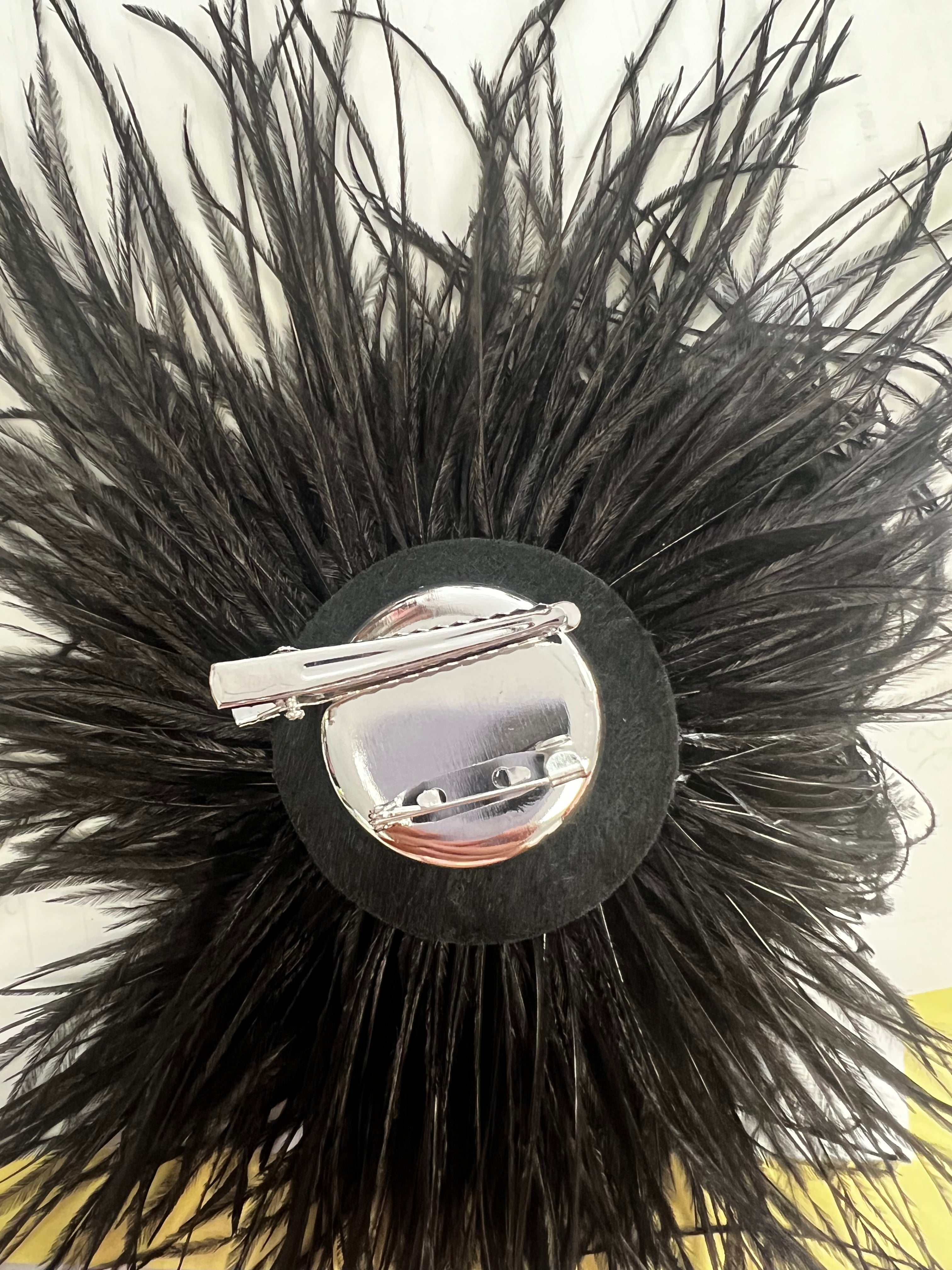 Broche veren haarspeld in zwart