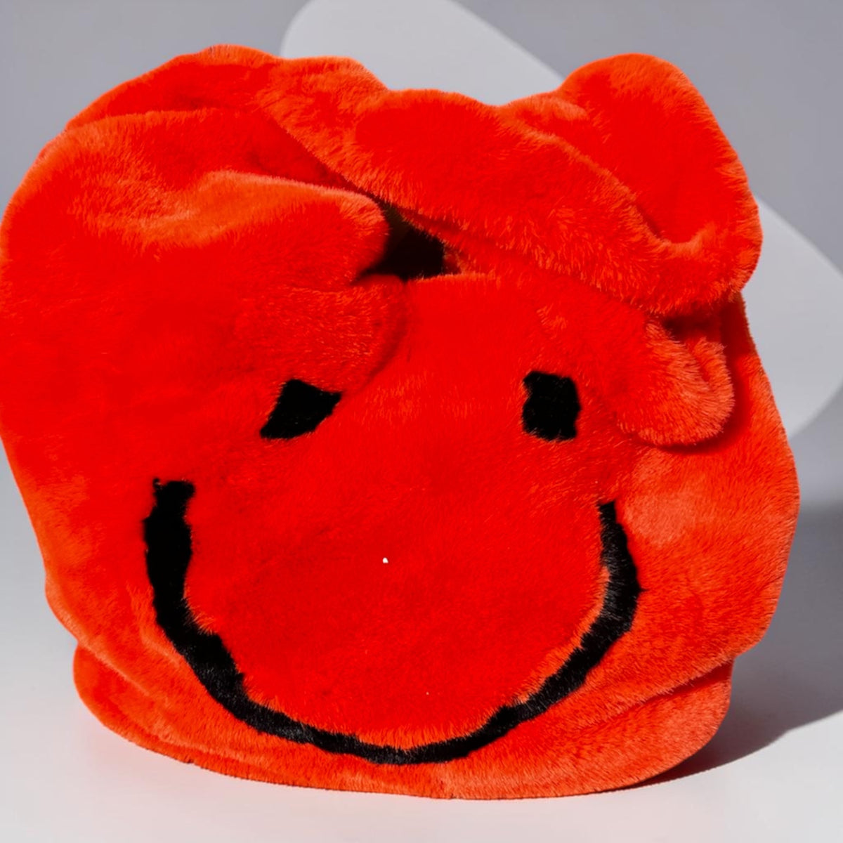 Grote fake bont tas met smiley in oranje