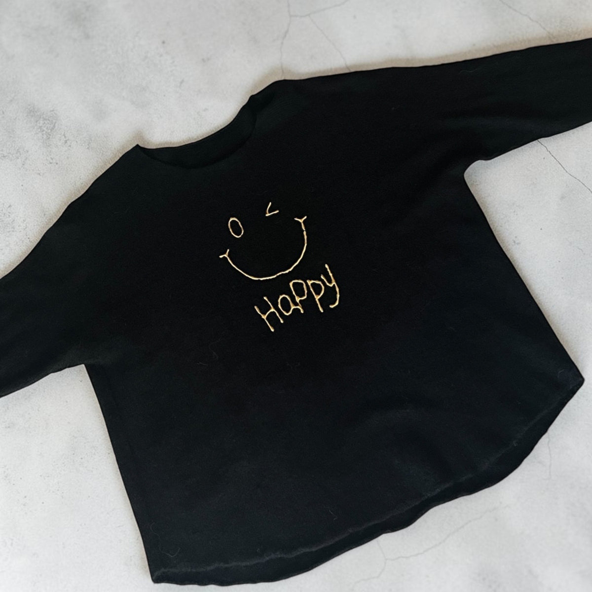 Ruime trui met Happy in goud Plus Size past tot maat 58